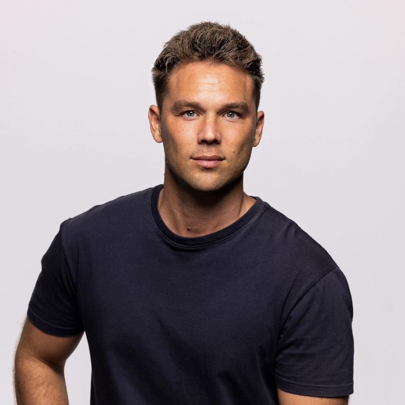 Actor Lincoln Lewis